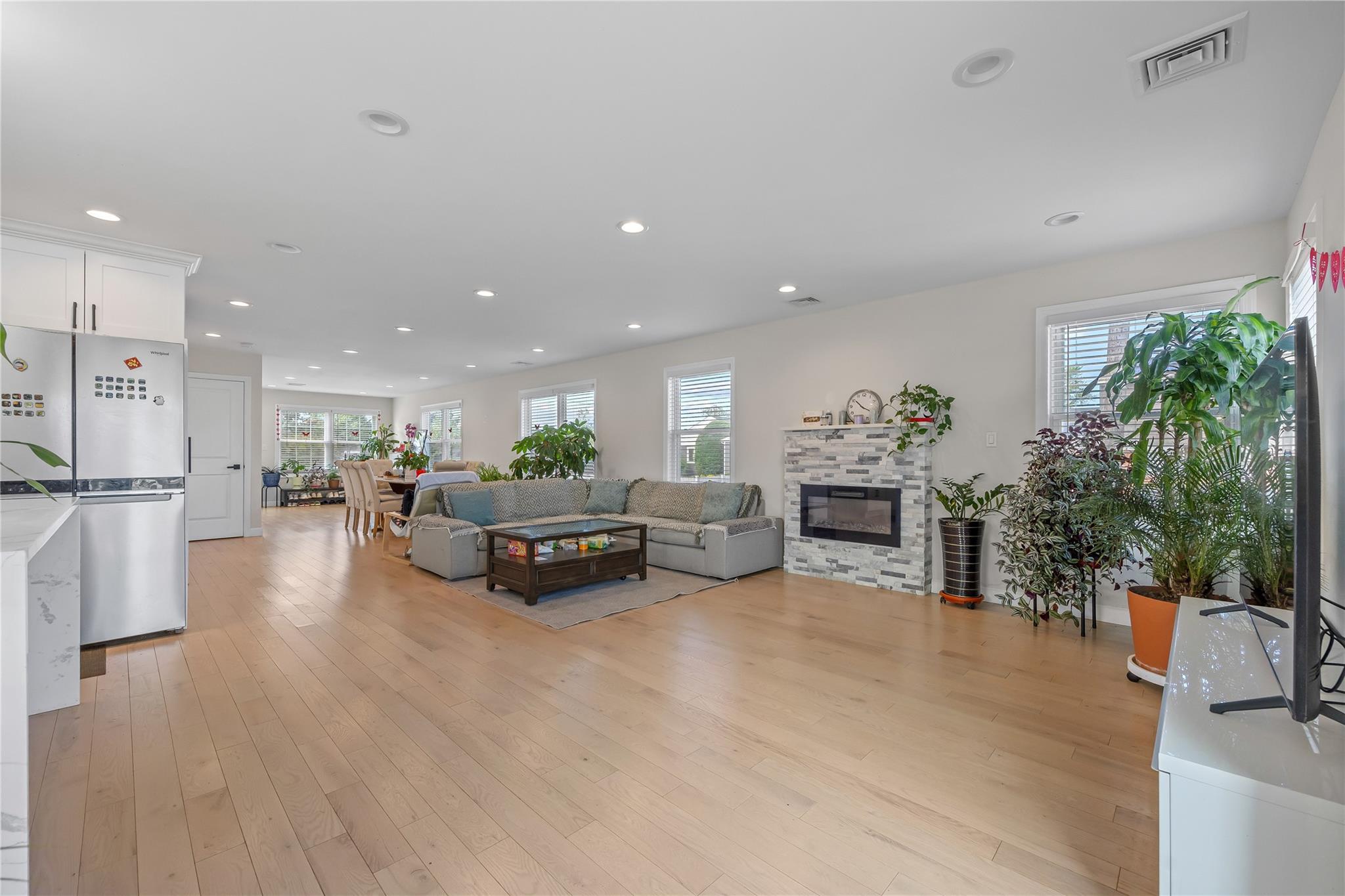 3875 South Street, Seaford, New York image 10