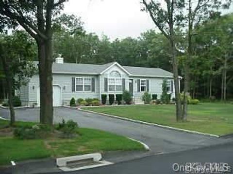 Apartment For Rent - 177 Brookfield Ave<br/> Center Moriches, NY 11934