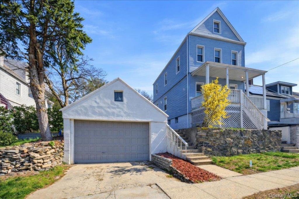 Photo of 101 Fortfield Avenue, Yonkers, NY 10701 (MLS # 984597)