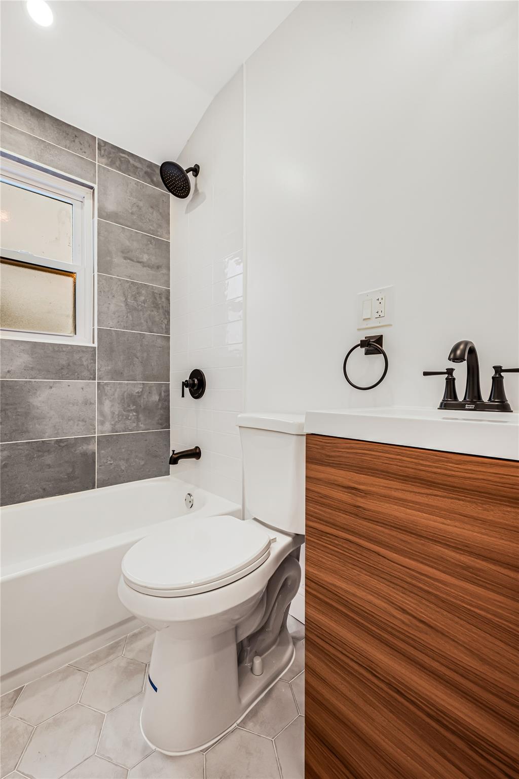 175 Dorchester Road, Garden City, New York image 14