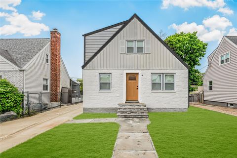 Photo of 175 Dorchester Road, Garden City, NY 11530 (MLS # 866012)