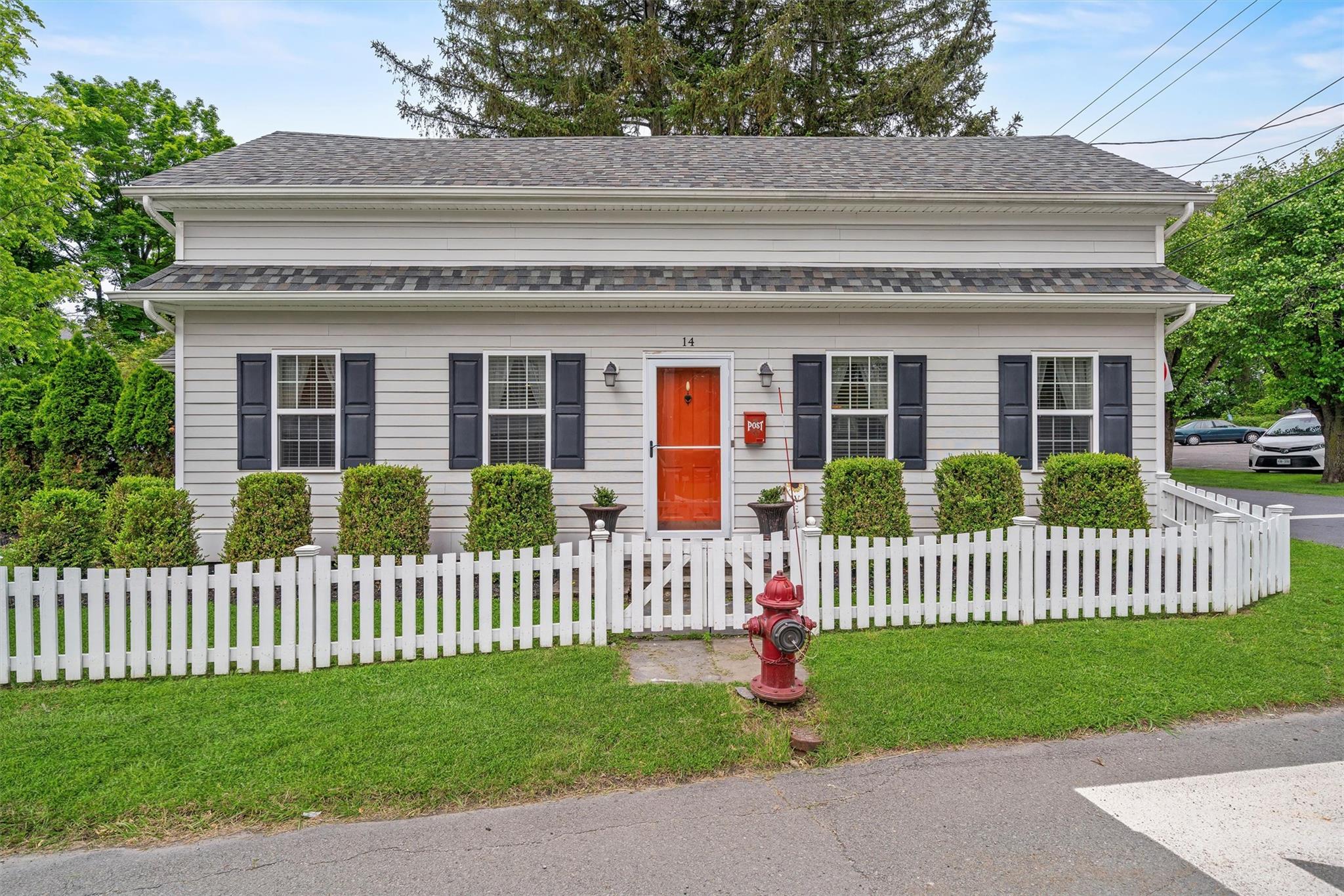 Forester Avenue, Warwick, New York - 3 Bedrooms  
2 Bathrooms  
6 Rooms - 
