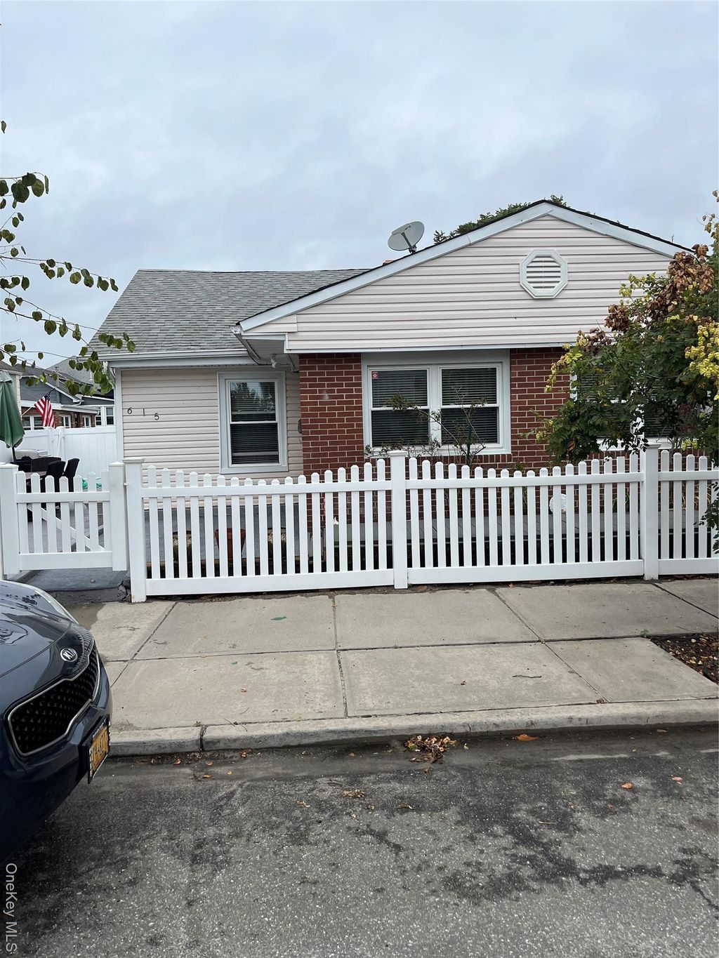 Photo of 615 W Walnut Street, Long Beach, NY 11561 (MLS # 941732)