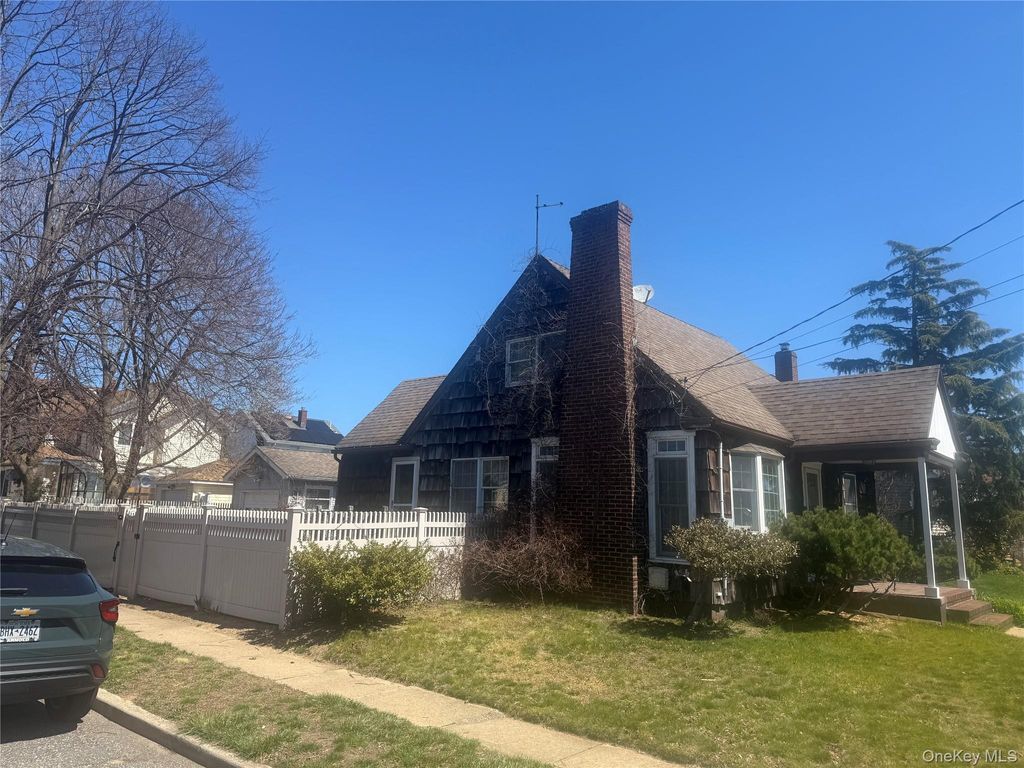 Photo of 612 Hughes Street, Bellmore, NY 11710 (MLS # 987089)