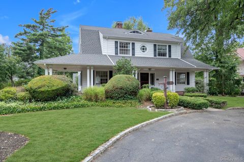 Photo of 84 Nassau Boulevard, Garden City, NY 11530 (MLS # 907179)