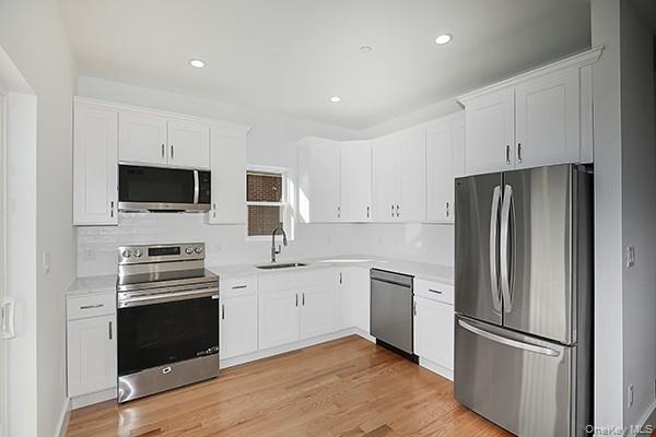 Jamaica, New York 11434, United States, 3 Bedrooms Bedrooms, ,3 BathroomsBathrooms,Residential,Active,242051