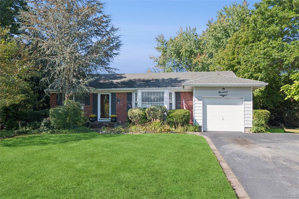 Photo of 14 Radburn Drive, Commack, NY 11725 (MLS # 901686)