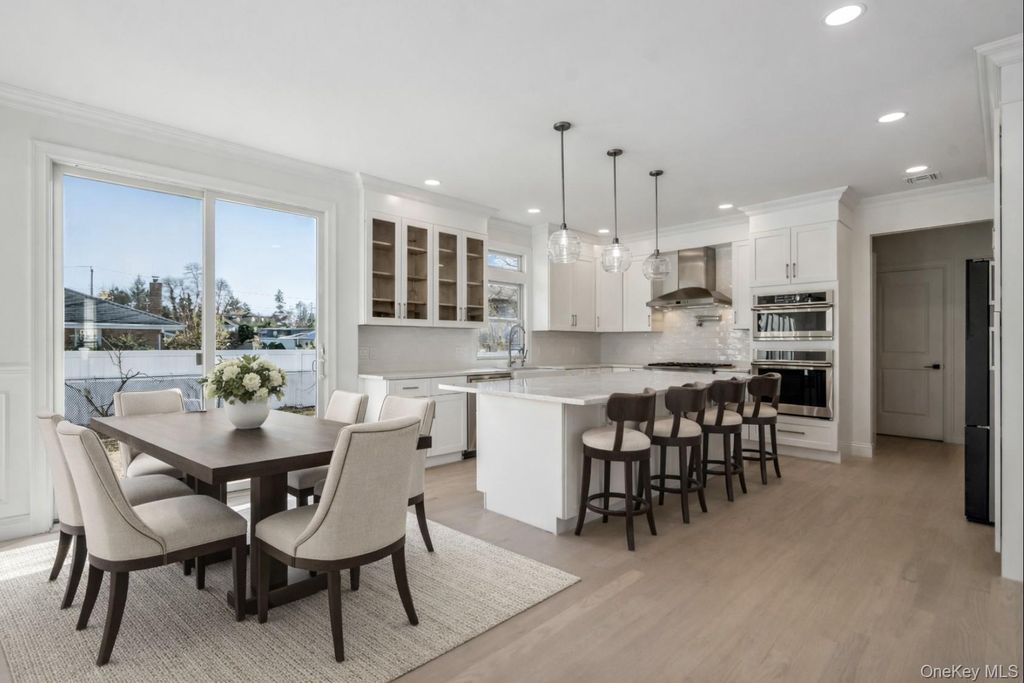 Photo of 7 Otsego Place, Jericho, NY 11753 (MLS # 963777)