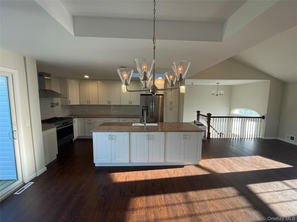 Photo of 1657 Fairfax Avenue, West Islip, NY 11795 (MLS # 998145)