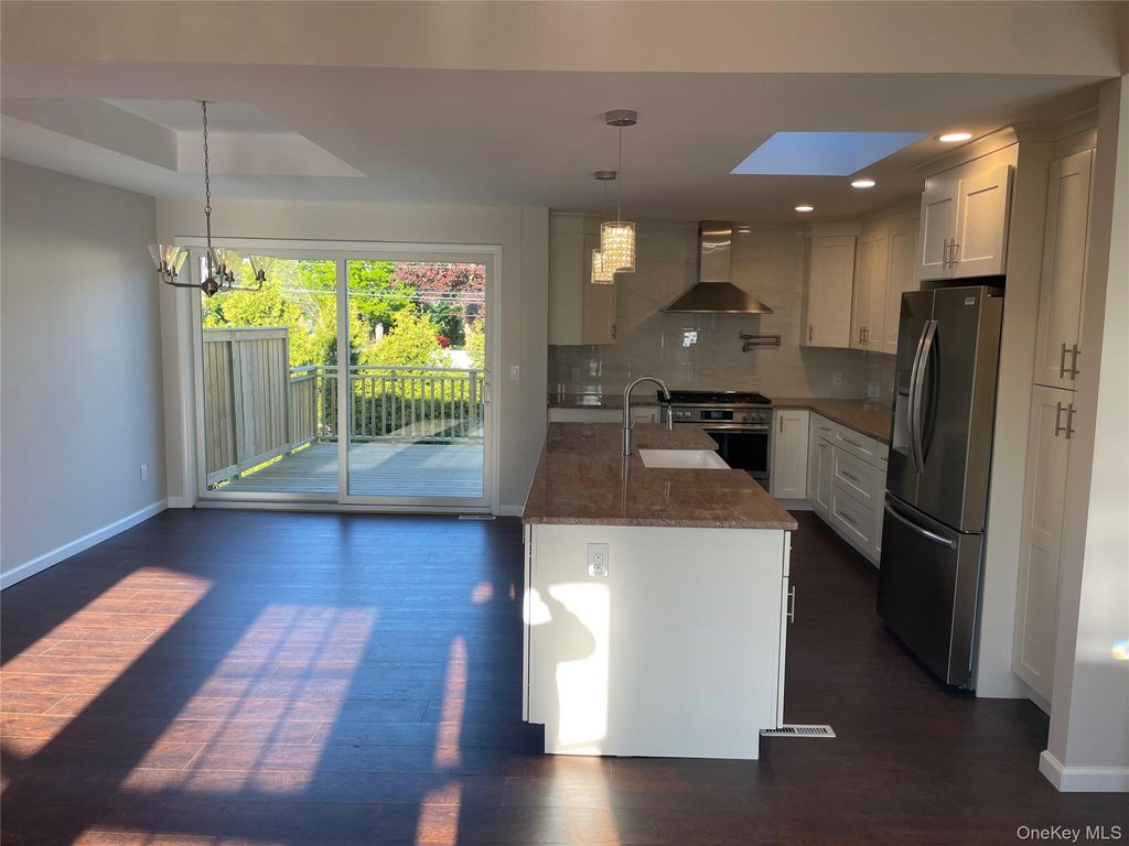Photo of 1657 Fairfax Avenue, West Islip, NY 11795 (MLS # 998145)
