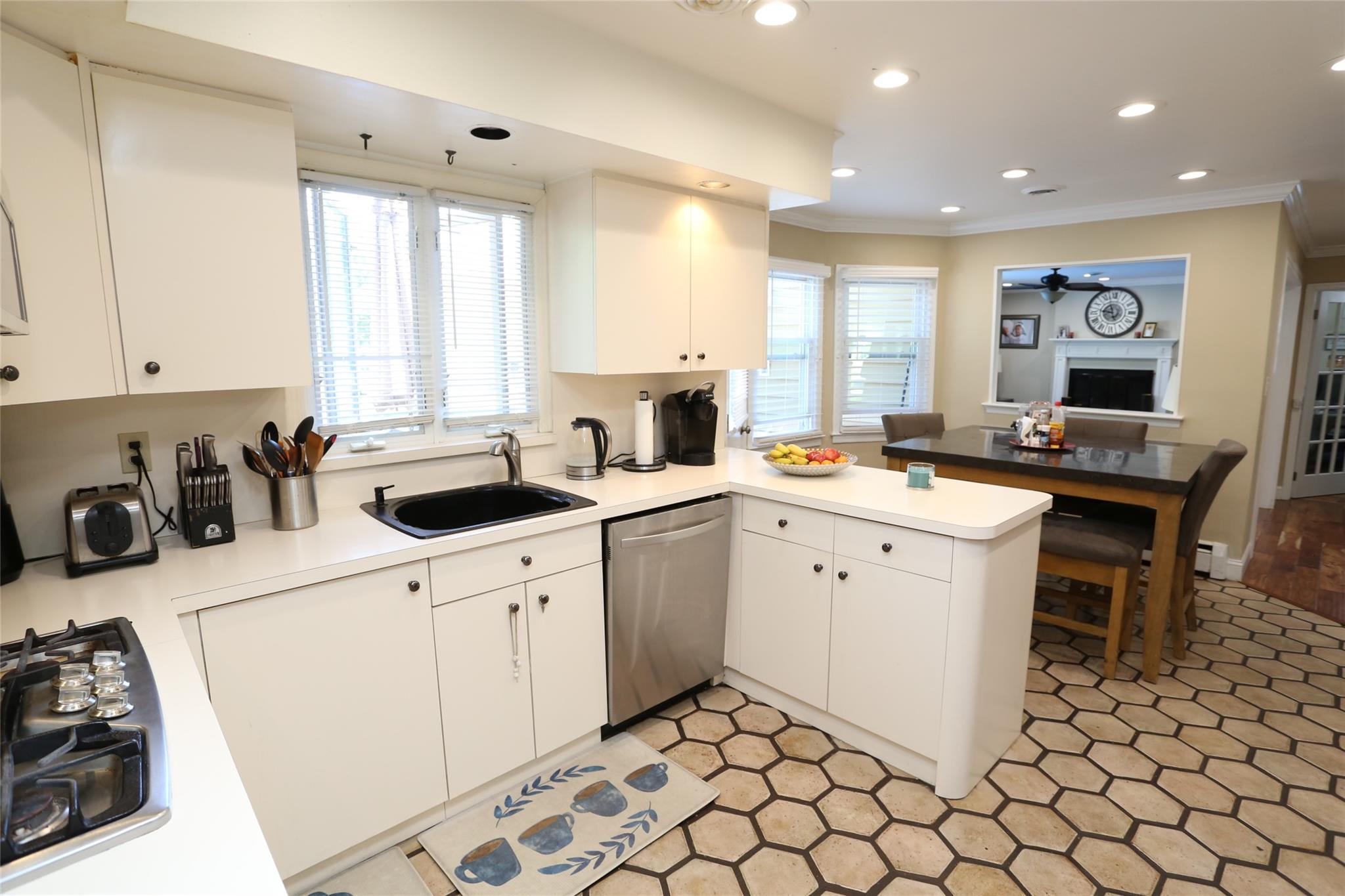6 Penn Court, New City, New York image 15