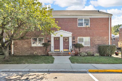 Photo of 480 Tuckahoe Road Rd #10B, Yonkers, NY 10710 (MLS # 923839)