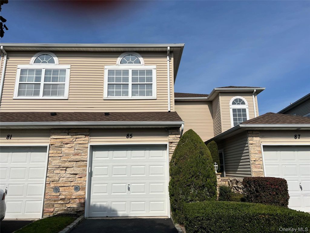 Photo of 85 Windwatch Drive, Hauppauge, NY 11788 (MLS # 927329)