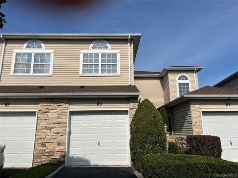 Photo of 85 Windwatch Drive, Hauppauge, NY 11788 (MLS # 927329)