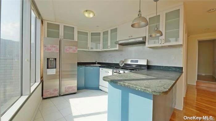 132-03 Sanford Avenue 8M