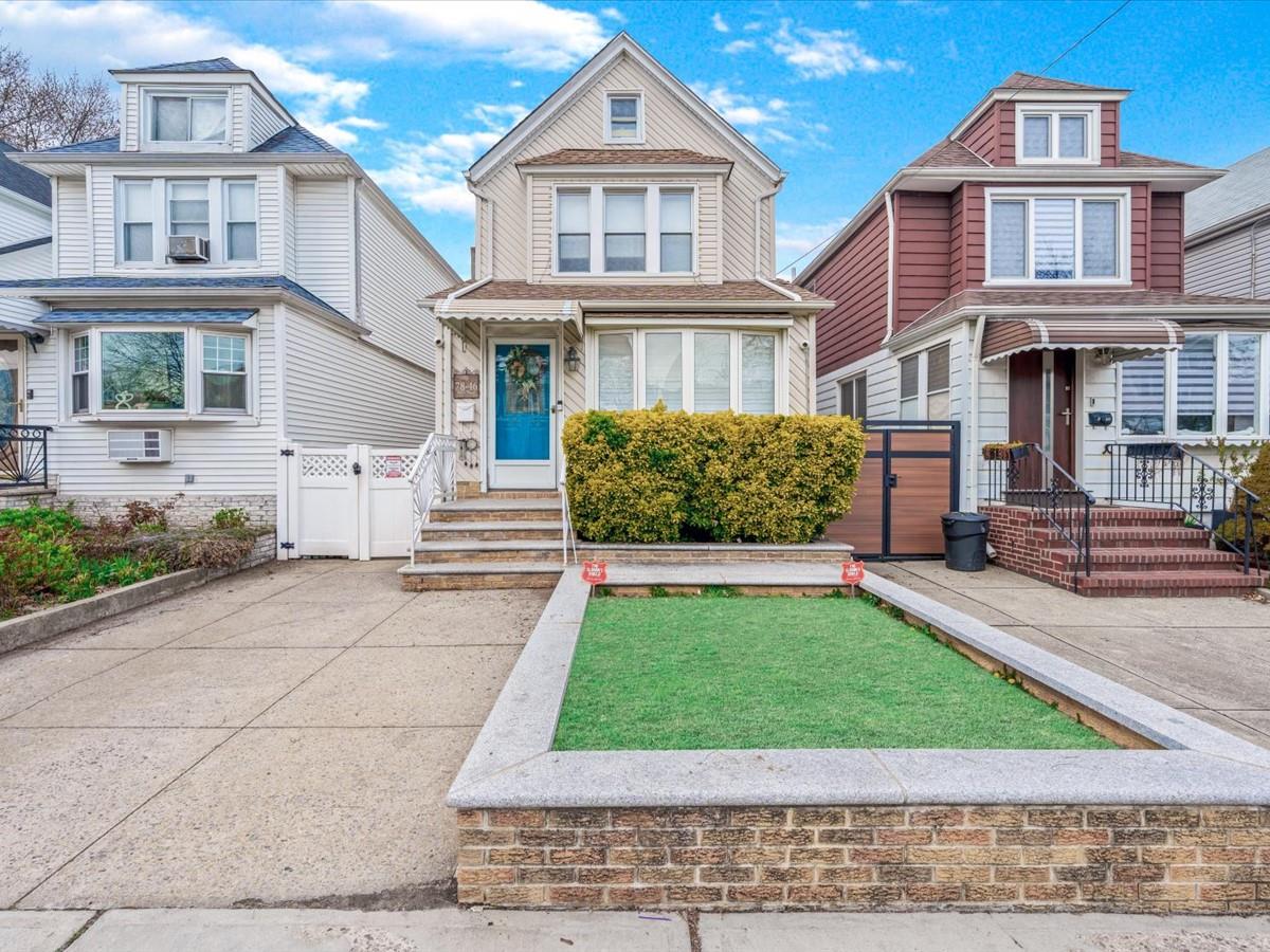 Property for Sale at 64th Place, Glendale, Queens, NY - Bedrooms: 3 
Bathrooms: 3 
Rooms: 6  - $950,000