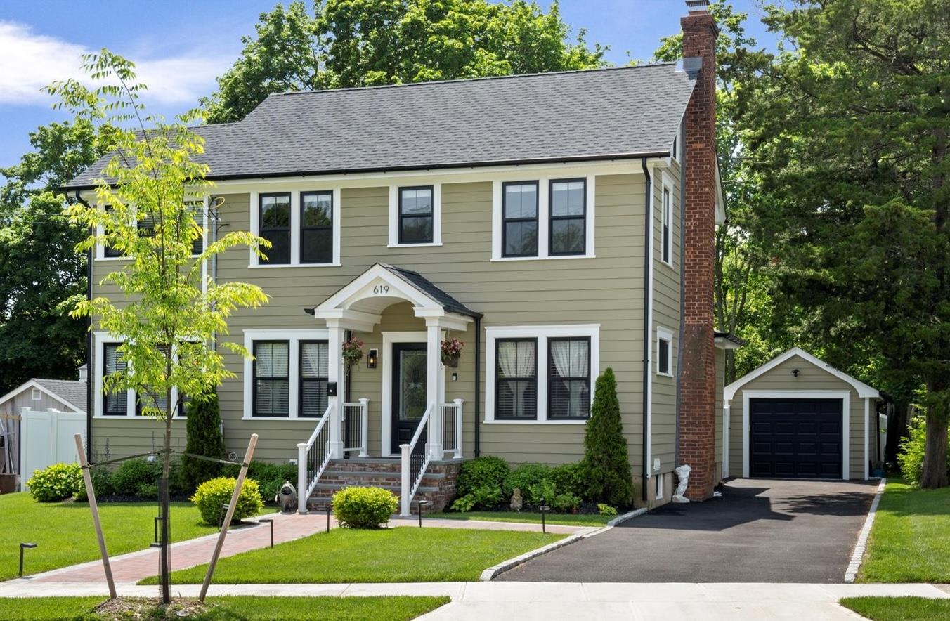 Property for Sale at Bailey Avenue, Greenport, Hamptons, NY - Bedrooms: 4 
Bathrooms: 3  - $1,895,000