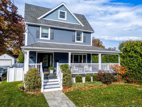 Photo of 2 Atlas Avenue, Malverne, NY 11565 (MLS # 932588)