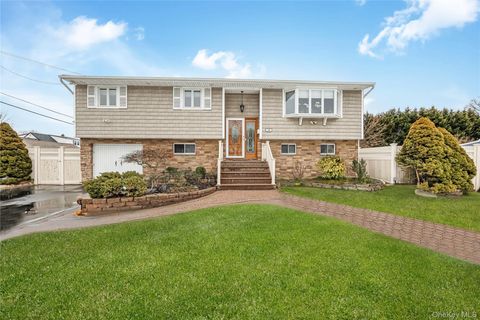 30 Crestwood Boulevard Farmingdale NY 11735