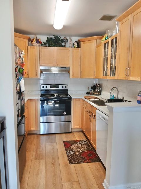 Condo For Sale - 427 Aylesbury Court #A<br/> Ridge, NY 11961