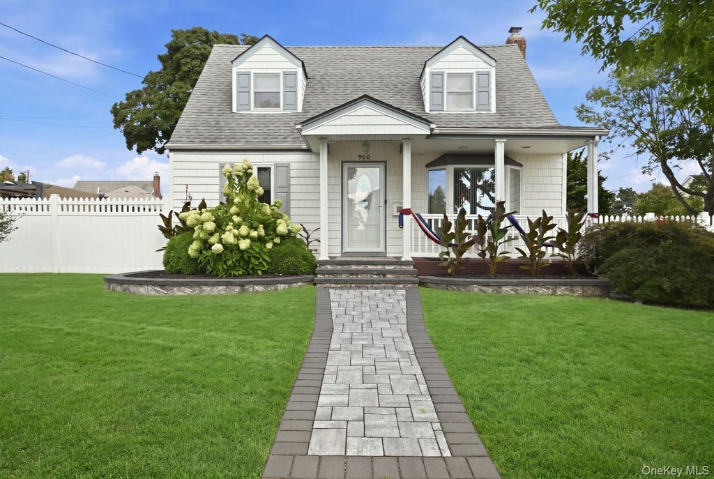 Photo of 980 Washington Avenue, Westbury, NY 11590 (MLS # 1063230)