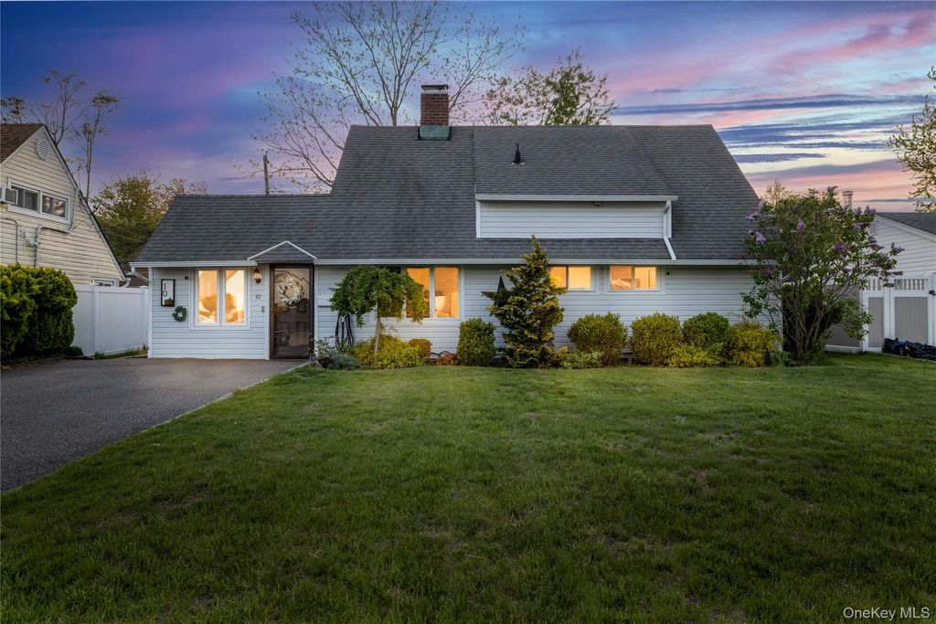 Photo of 10 Rural Lane, Levittown, NY 11756 (MLS # 995706)