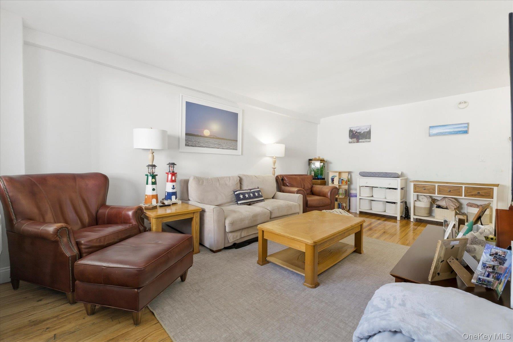 370 W Broadway 5C