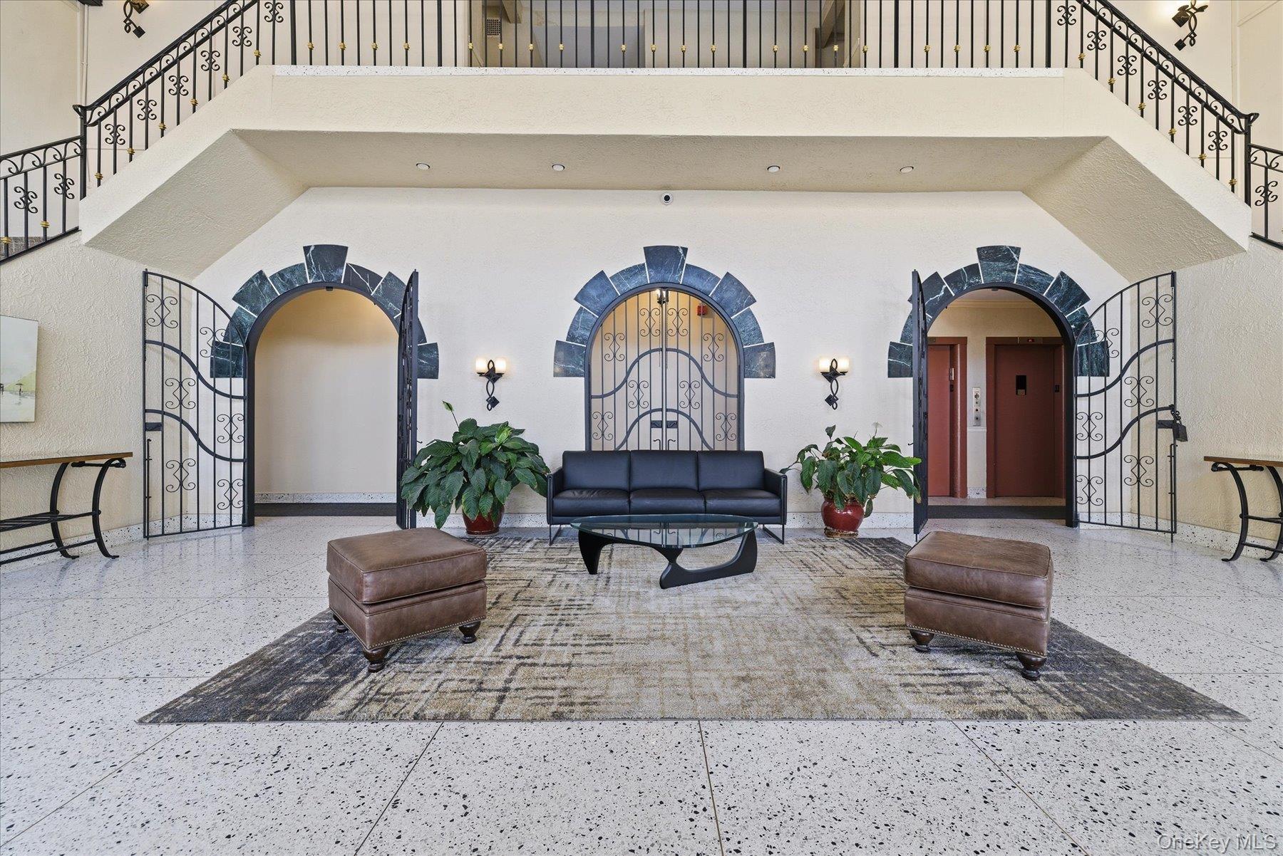 370 W Broadway 5C