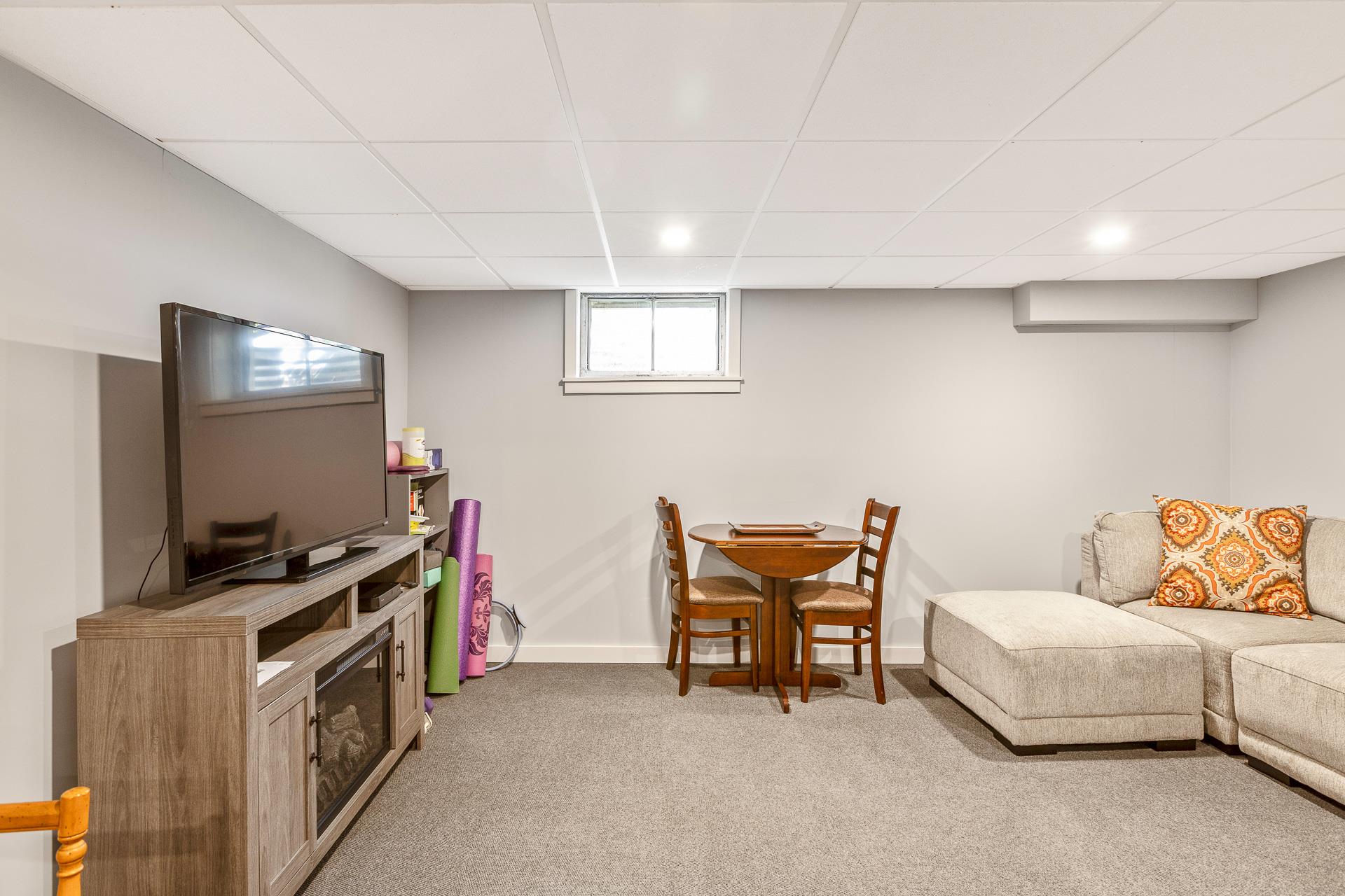 12 Cedar Ridge Lane, Dix Hills, New York image 31