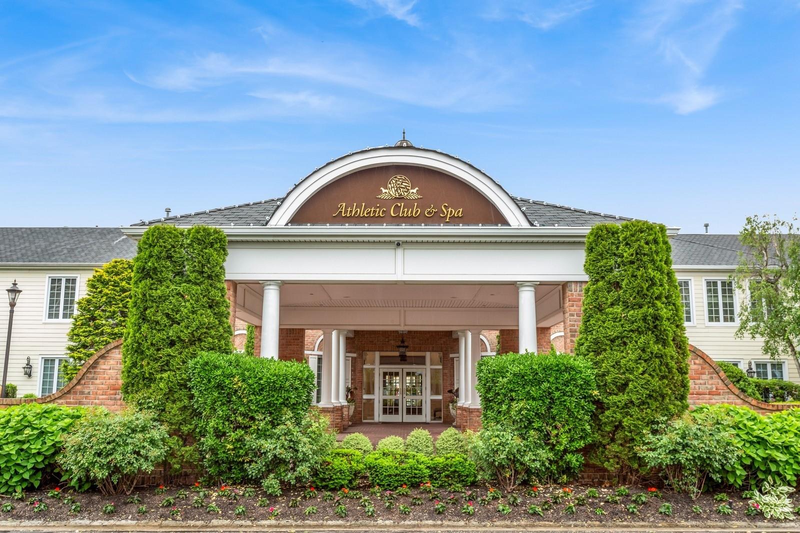 553 Pacing Way, Westbury, New York image 47