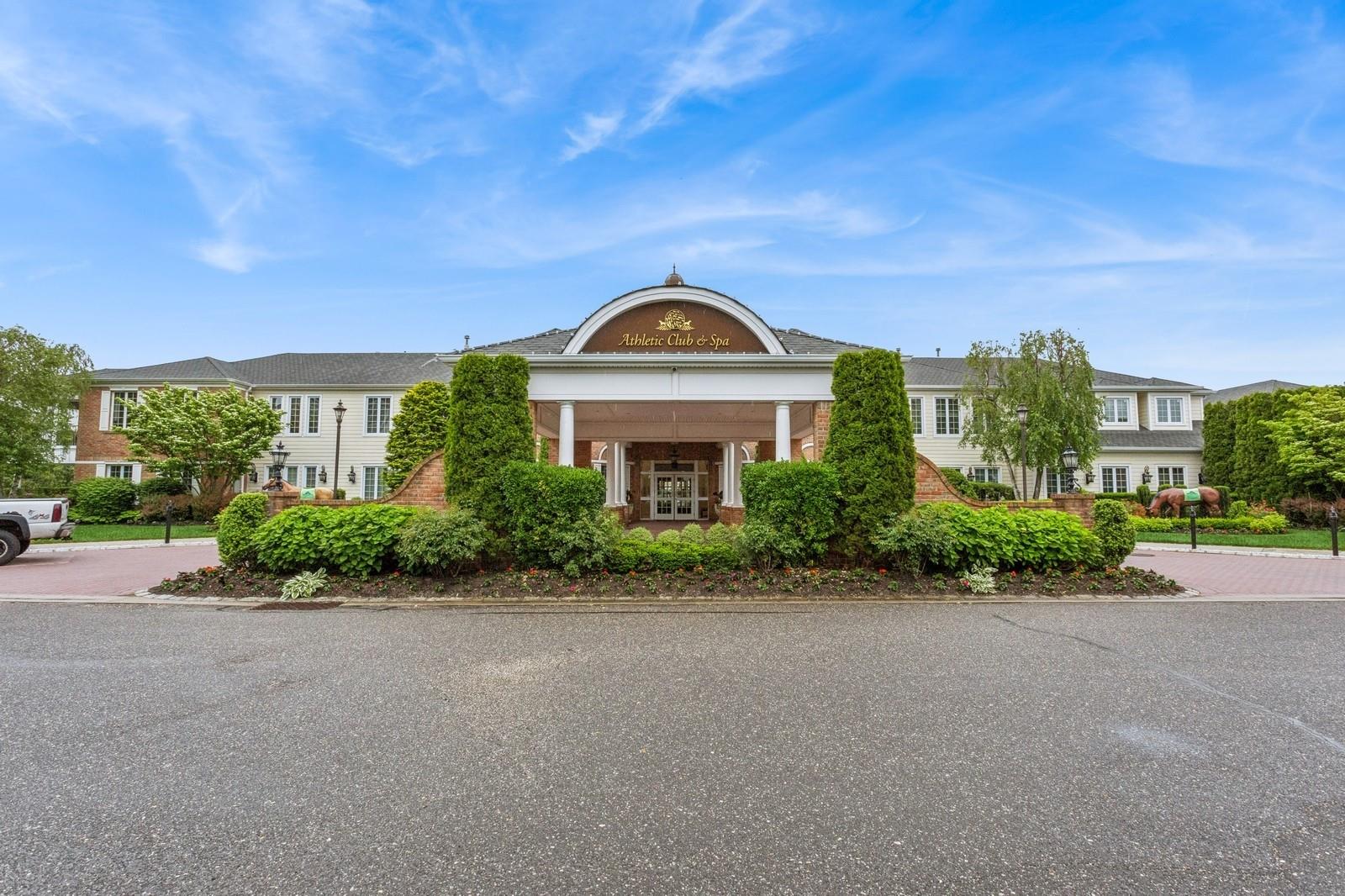 553 Pacing Way, Westbury, New York image 46