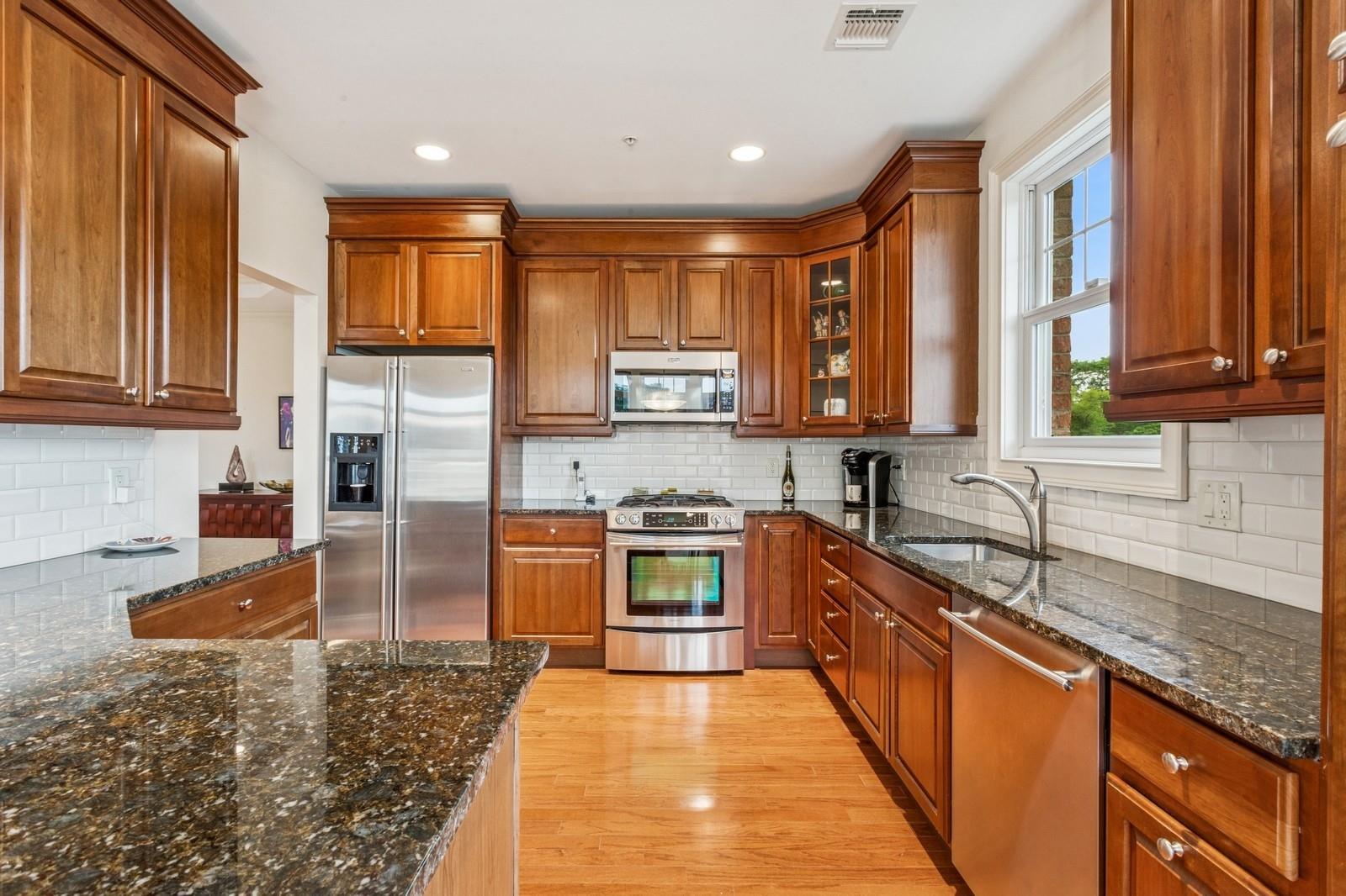 553 Pacing Way, Westbury, New York image 16