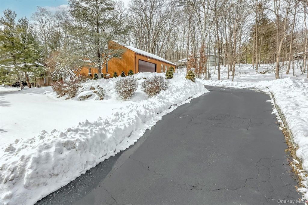 Photo of 66 Tamarack Lane, Pomona, NY 10970 (MLS # 965008)