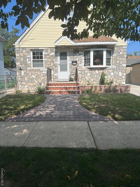87-47 256th Street, Floral Park, NY 11001 - MLS#: 899074