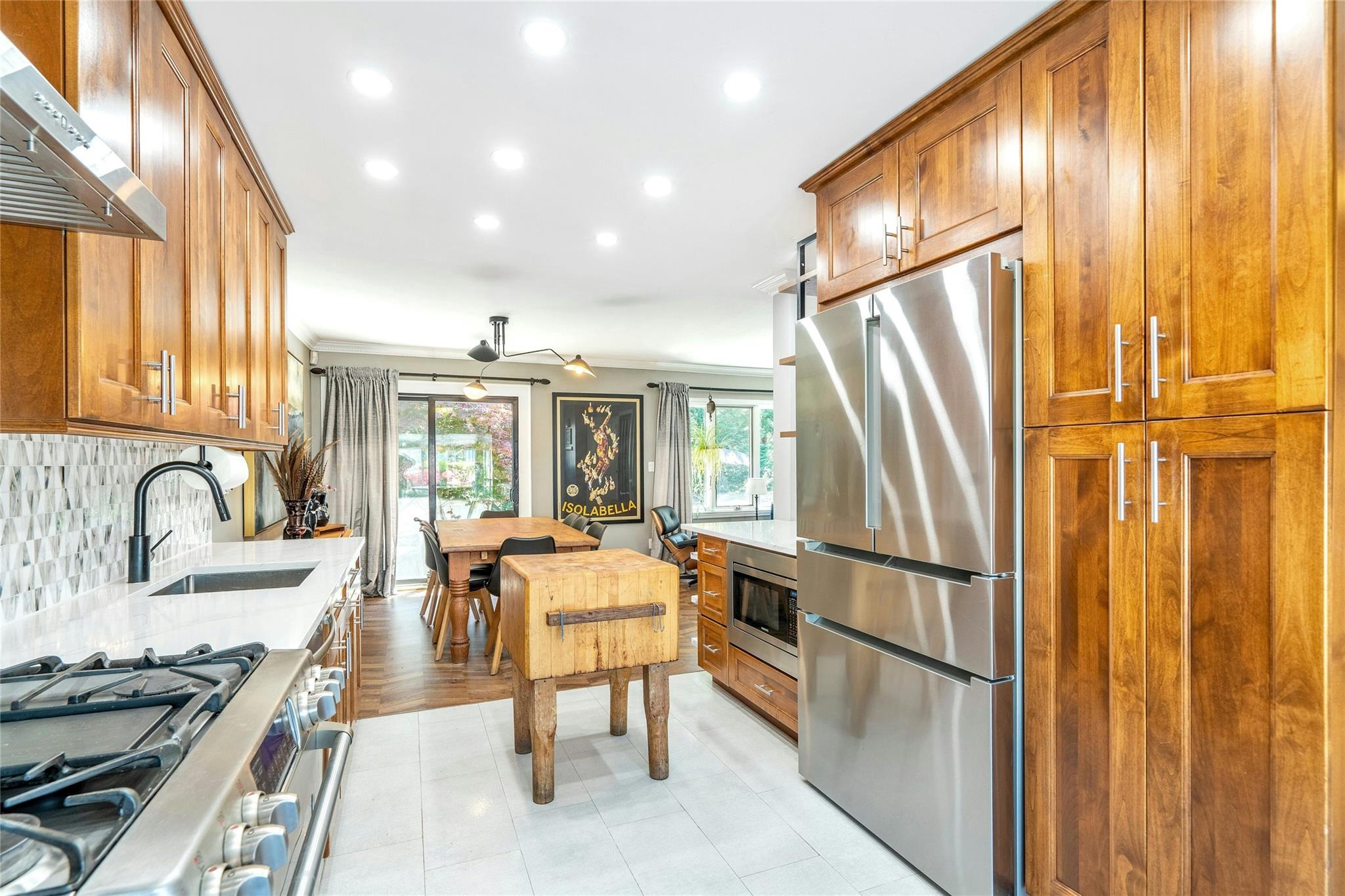 142 Sutton Drive, Plainview, New York image 12