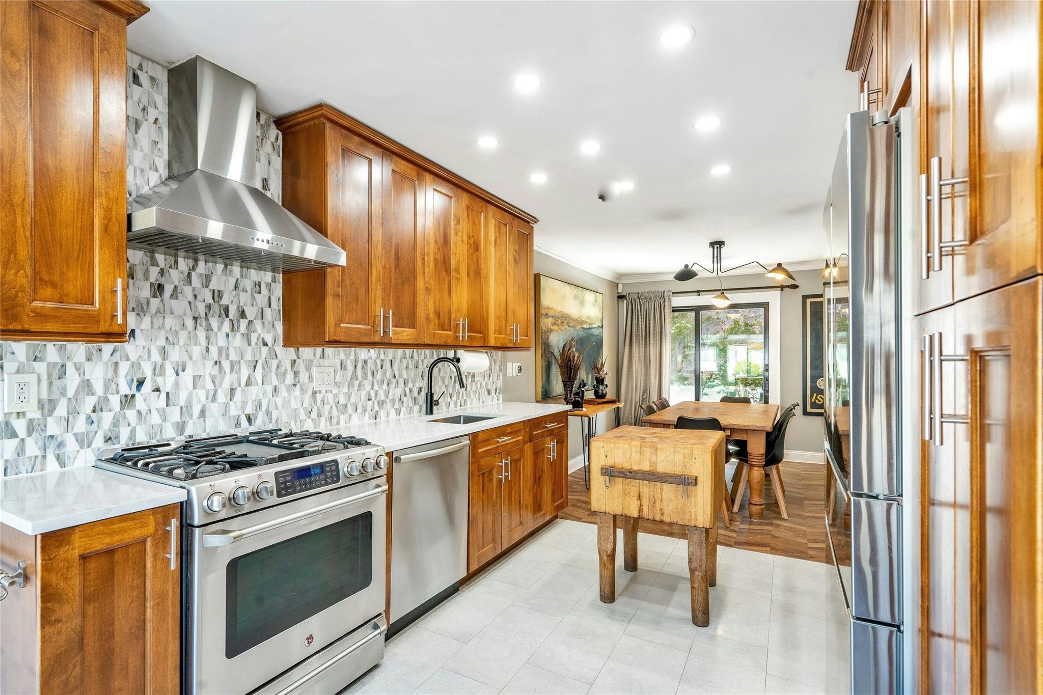 142 Sutton Drive, Plainview, New York image 14