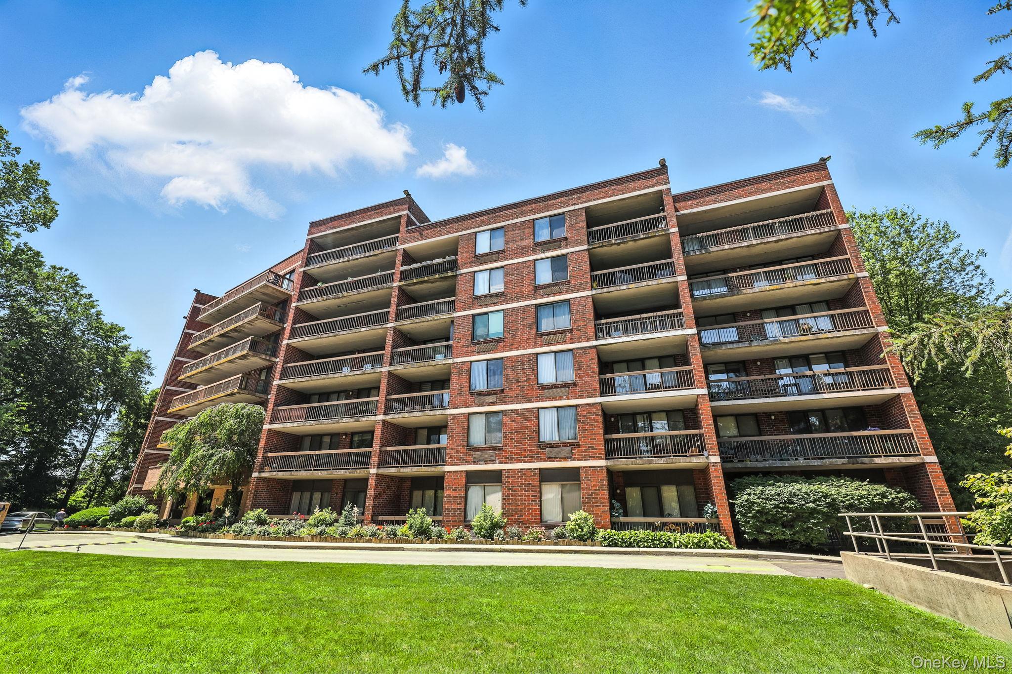 1374 Midland Avenue PH9