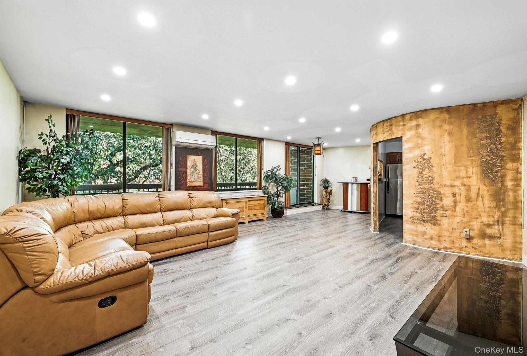 1374 Midland Avenue PH9