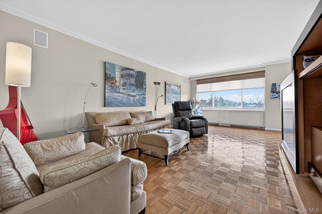 Photo of 100 Hilton Avenue #601, Garden City, NY 11530 (MLS # 971055)