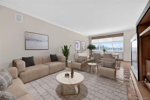 Condo For Sale - 100 Hilton Avenue #601<br/> Garden City, NY 11530