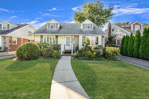 43 Shortridge Drive, Mineola, NY 11501 - MLS#: 924532