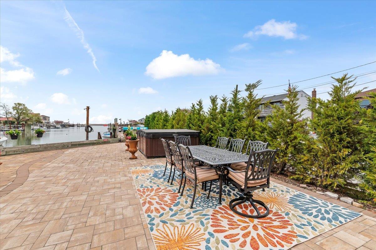 121 Atlantic Place, Island Park, New York image 37