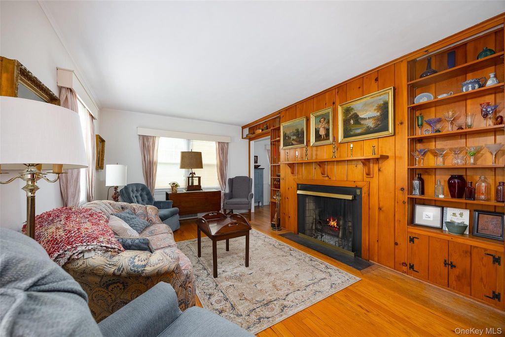 Photo of 31 Kingston Avenue, Poughkeepsie, NY 12603 (MLS # 988938)