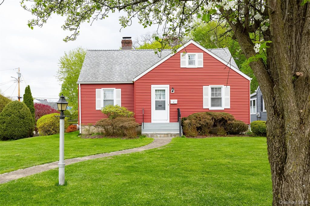 Photo of 31 Kingston Avenue, Poughkeepsie, NY 12603 (MLS # 988938)