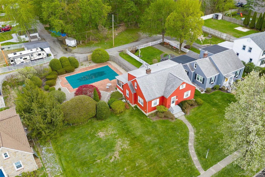 Photo of 31 Kingston Avenue, Poughkeepsie, NY 12603 (MLS # 988938)