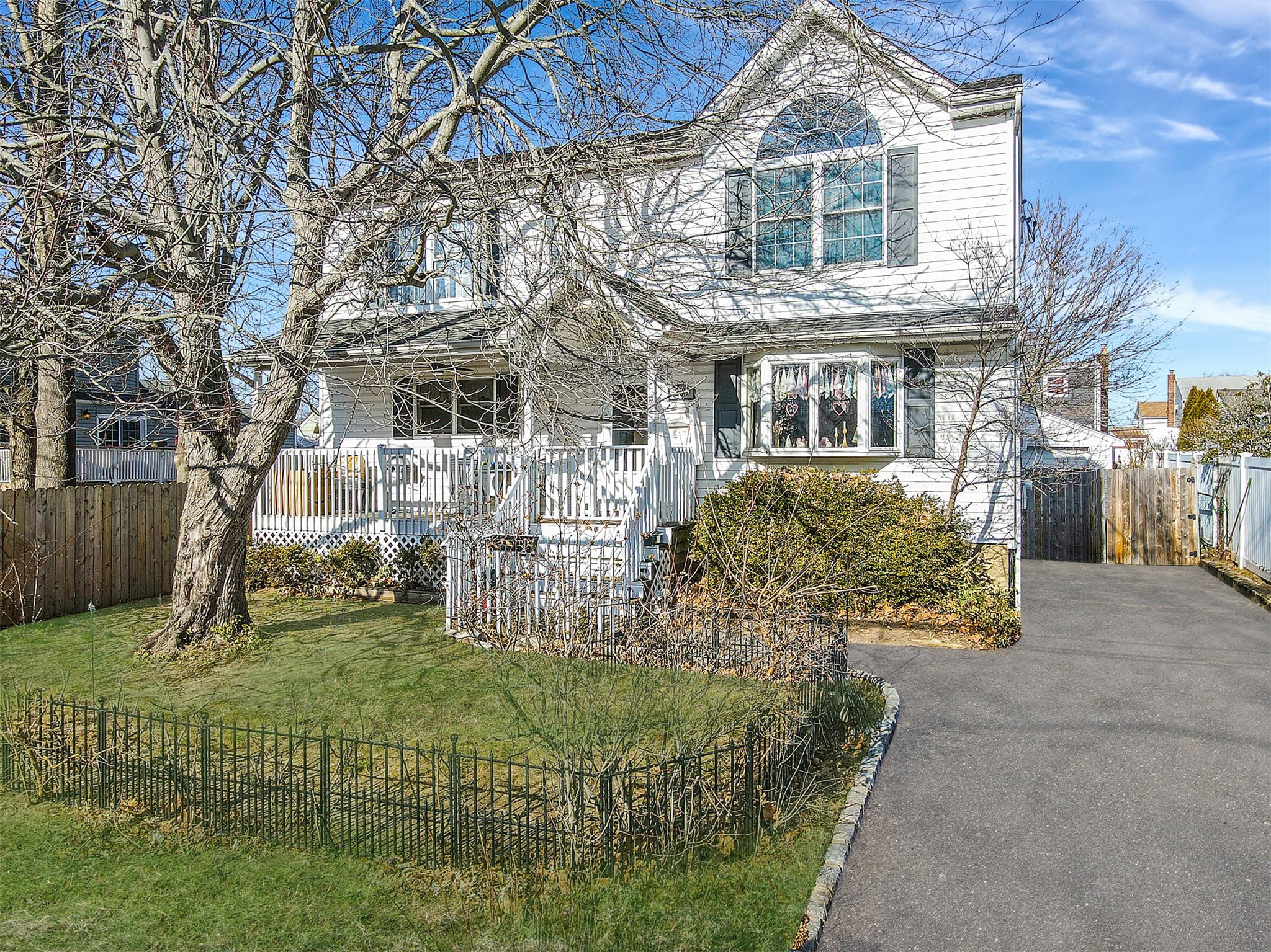 288 31st Street, Lindenhurst, New York image 2