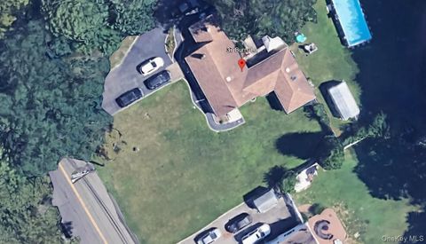 Photo of 37 Burrs Lane, Dix Hills, NY 11746 (MLS # 961653)