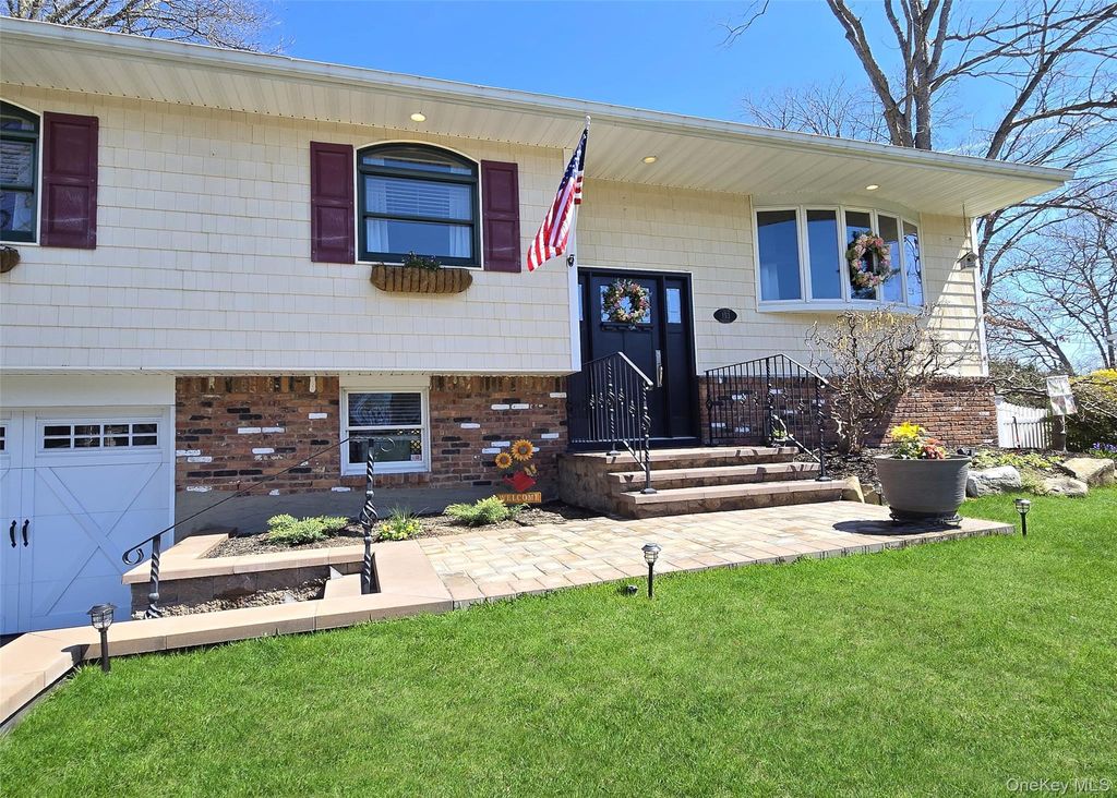 Photo of 153 Jackson Avenue S, Saint James, NY 11780 (MLS # 984730)