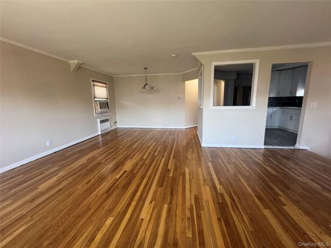 Apartment For Rent - 375 Cochran Place #2<br/> Valley Stream, NY 11581