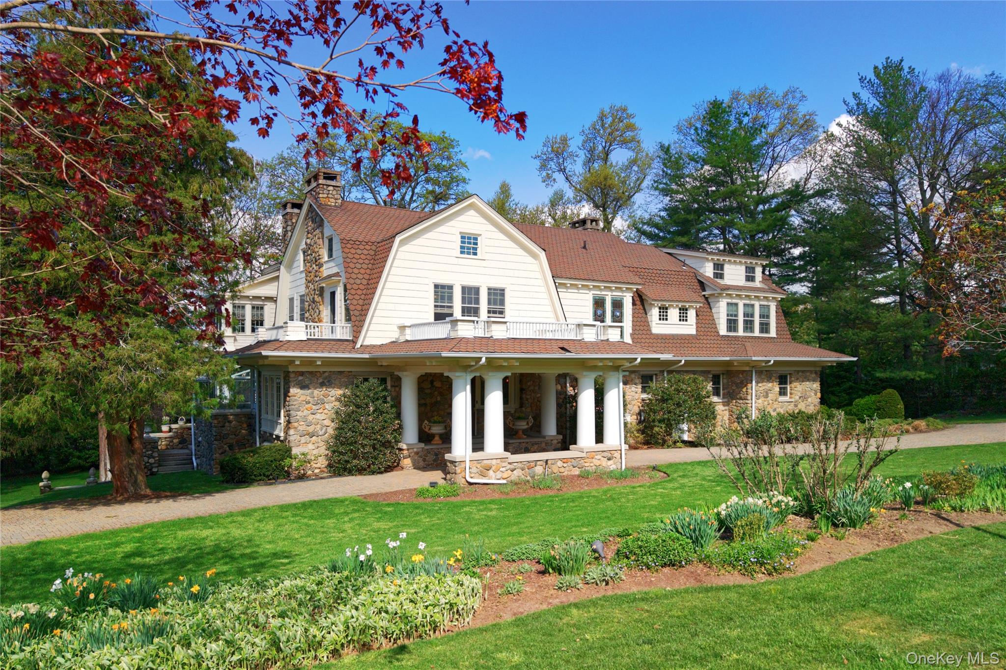 25 West Drive